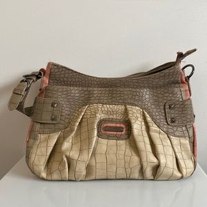 Used Lula purse. Overall in nice condition. Has a few minor signs of use.